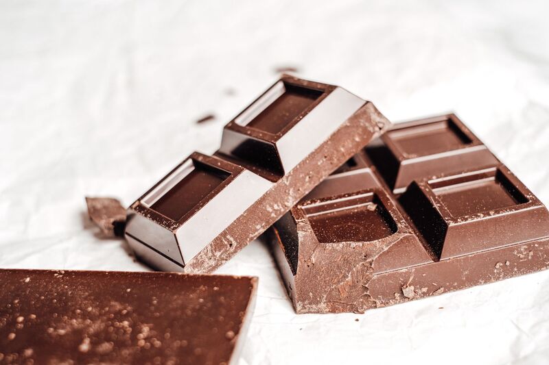 Dark chocolate flavour (natural)